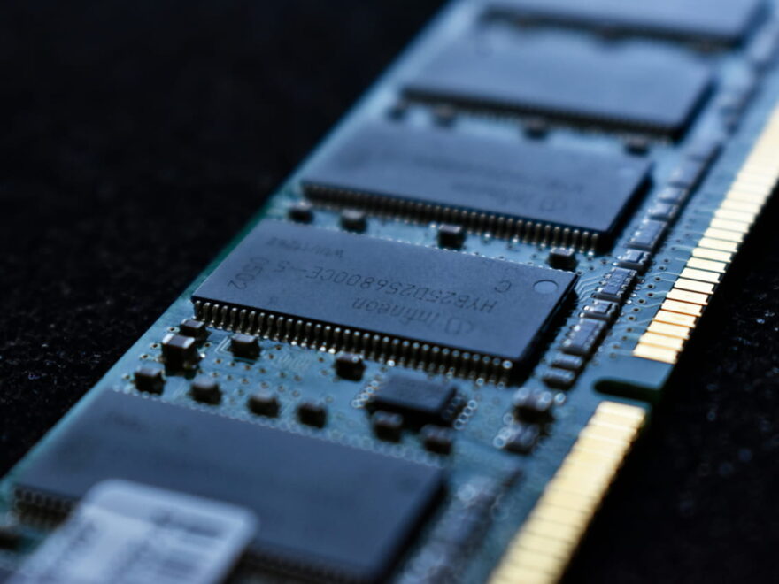 Nahaufnahme eines RAM-Riegels – ideal zum Arbeitsspeicher erweitern
