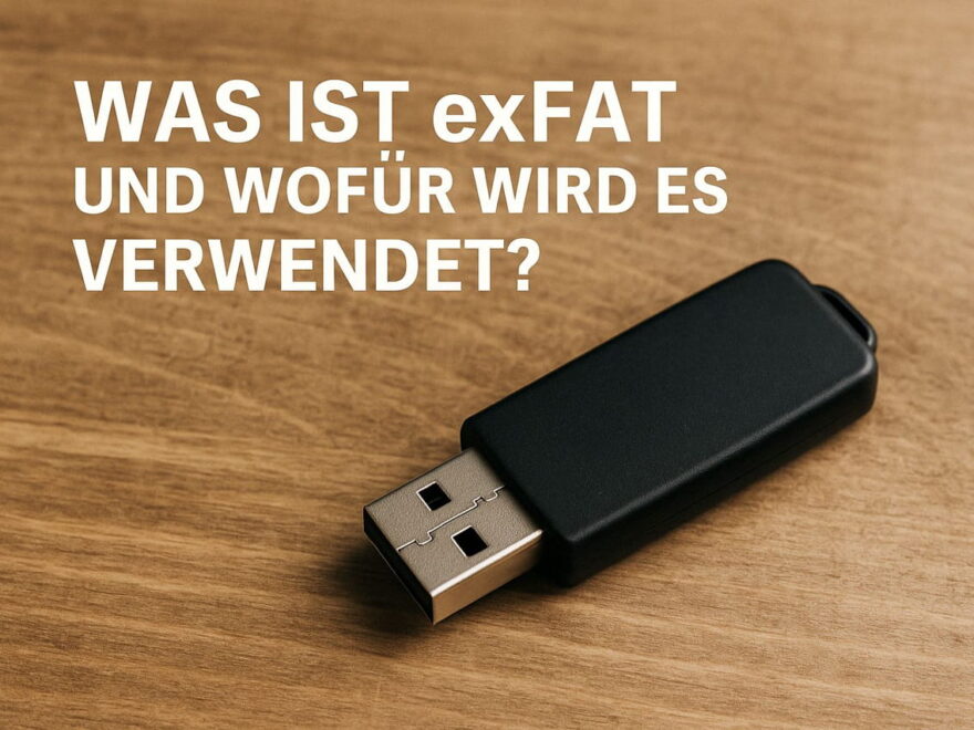 USB-Stick auf Holz mit Text: Was ist exFAT und wofür wird es verwendet