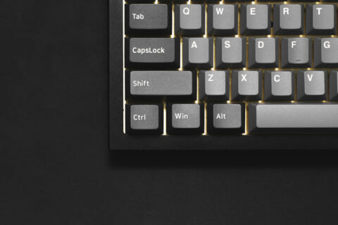 Tastatur mit sichtbarer STRG- und Z-Taste zur Veranschaulichung der Tastenkombination STRG+Z