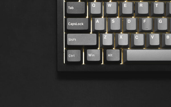 Tastatur mit sichtbarer STRG- und Z-Taste zur Veranschaulichung der Tastenkombination STRG+Z