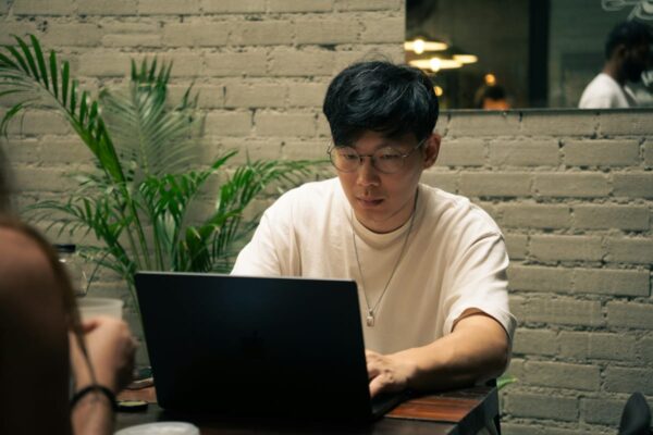So gelingt die MOV in MP4 Konvertierung mit UniConverter MOV in MP4 umwandeln am Laptop – einfach erklärt