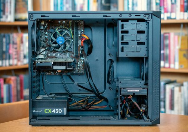 PC Gehäuse kaufen – auf Kompatibilität von Mainboard, Grafikkarte und Netzteil achten