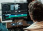 Filmora Video Editor – Benutzer arbeitet an Videoprojekt am Computer