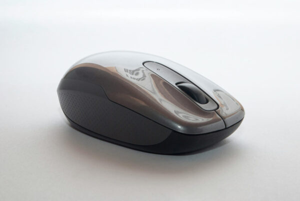 Kabellose PC-Maus – Funkverbindung vs. traditionelle kabelgebundene Maus