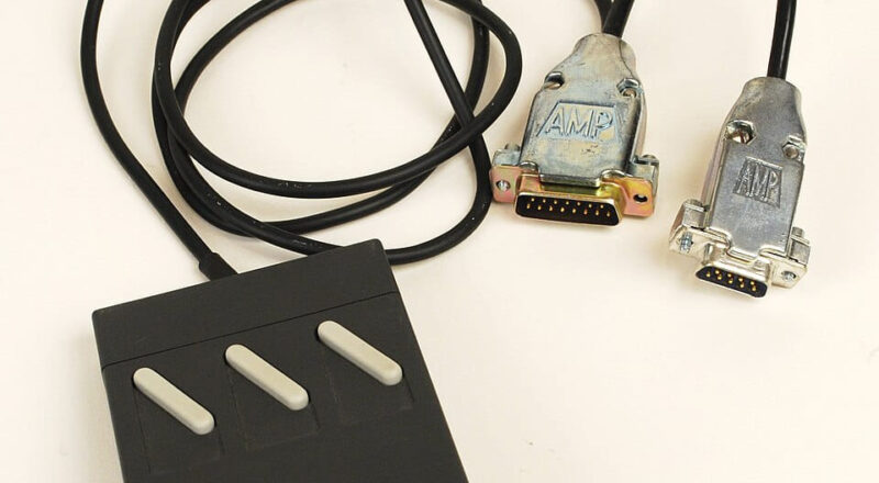 Historische PC-Maus Logitech LogiMouse von 1983 mit Kabel und Kugelmechanik