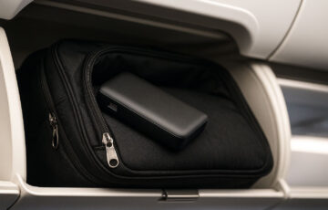 Powerbank im Handgepäck sicher im Flugzeug verstaut
