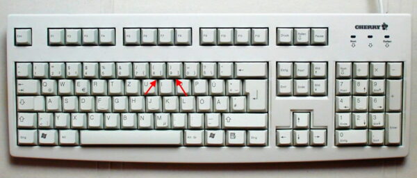 Eckige Klammern auf deutscher Tastatur mit markierten Tasten