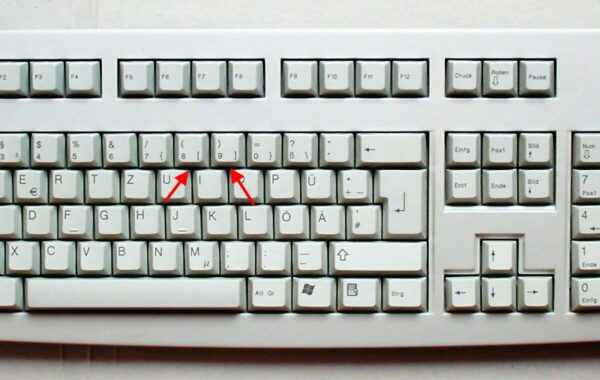 Eckige Klammern auf deutscher Tastatur mit markierten Tasten