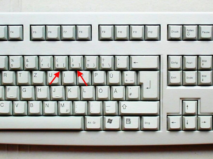 Eckige Klammern auf deutscher Tastatur mit markierten Tasten