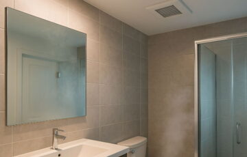 Badezimmer mit Dampf und Lüfter – Badlüfter automatisch steuern