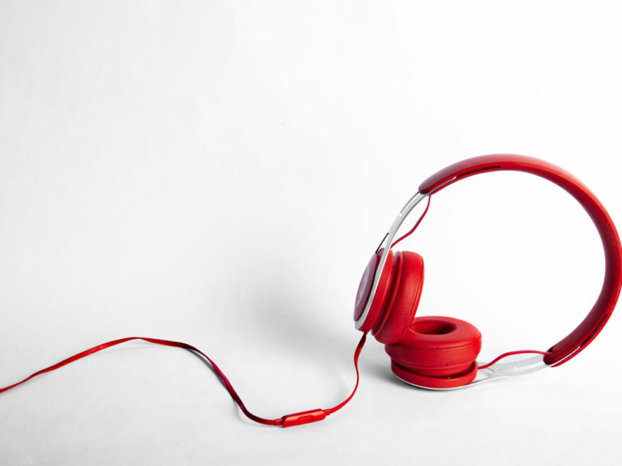 kabel kopfhoerer Kabel oder Kabellos – kabelgebundener Kopfhörer in Rot