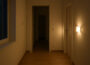 Smartes Licht Setup im Flur mit energieeffizienter LED-Beleuchtung und Bewegungsmelder