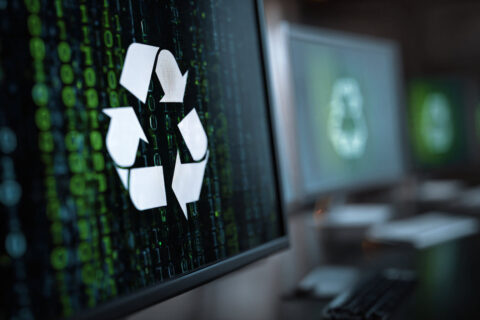 Symbolbild: Gelöschte Datei mit sichtbaren Datenresten auf dem Monitor