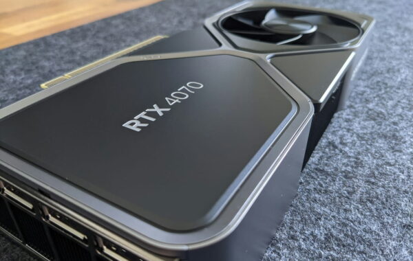 NVIDIA GeForce RTX 4070 Founders Edition Grafikkarte mit Unterstützung für DLSS und Frame Generation.