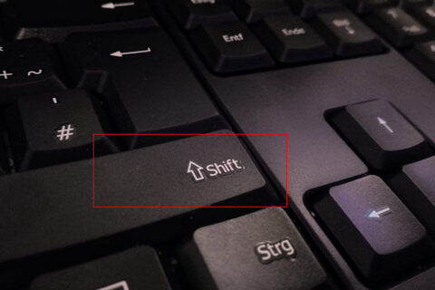 Umschalttaste (Shift) auf einer PC-Tastatur in typischer Position neben der Strg-Taste