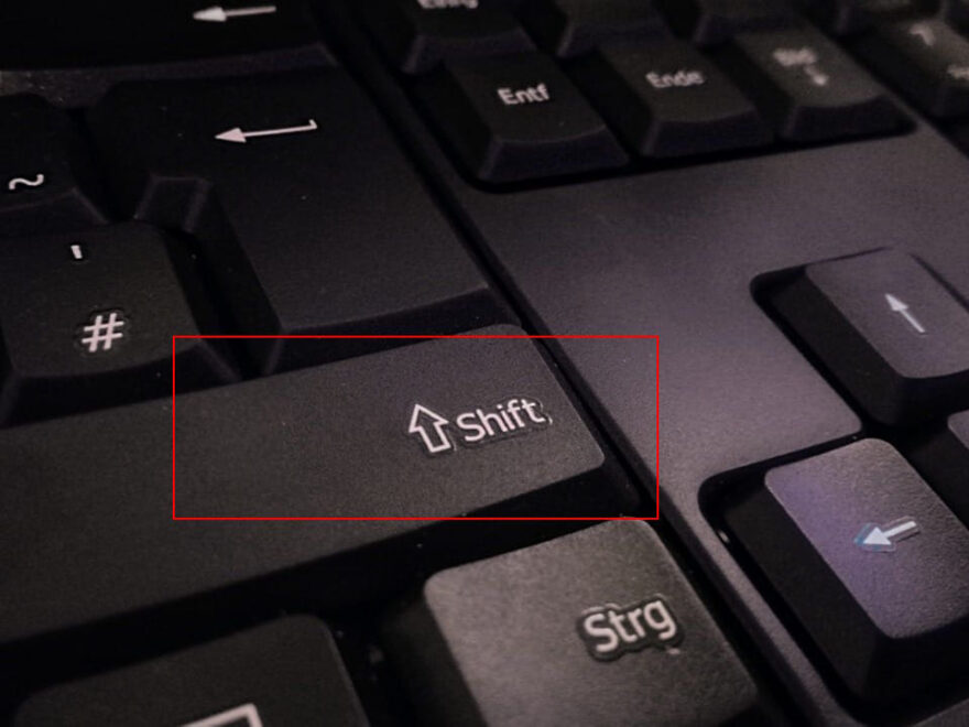 Umschalttaste (Shift) auf einer PC-Tastatur in typischer Position neben der Strg-Taste