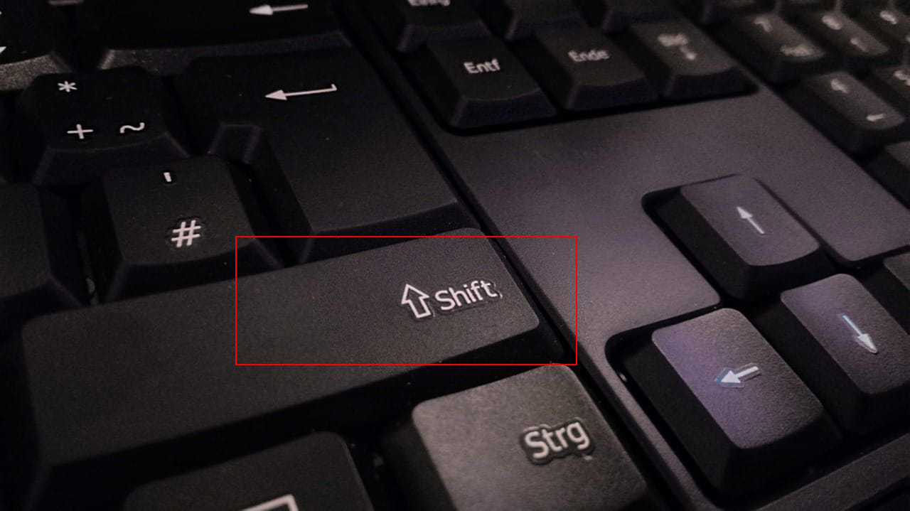 Umschalttaste (Shift) auf einer PC-Tastatur in typischer Position neben der Strg-Taste