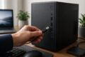 USB-Anschluss funktioniert nicht: USB-Kabel wird an einem Windows-PC geprüft
