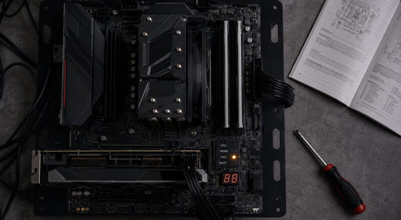 mainboard startet nicht Mainboard startet nicht: Debug-LED und Fehlercode auf einem offenen PC-Mainboard
