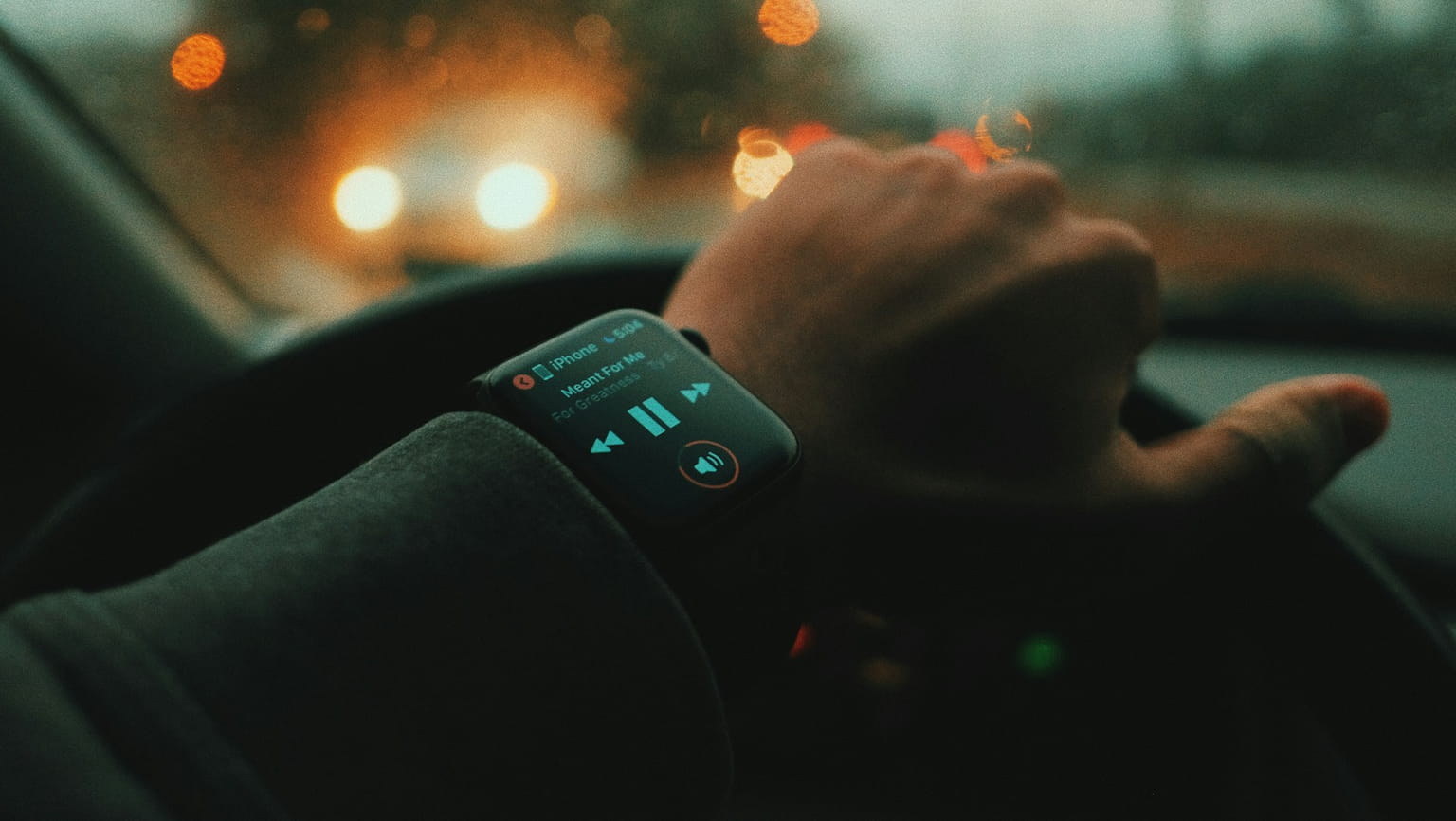 Smartwatch am Steuer